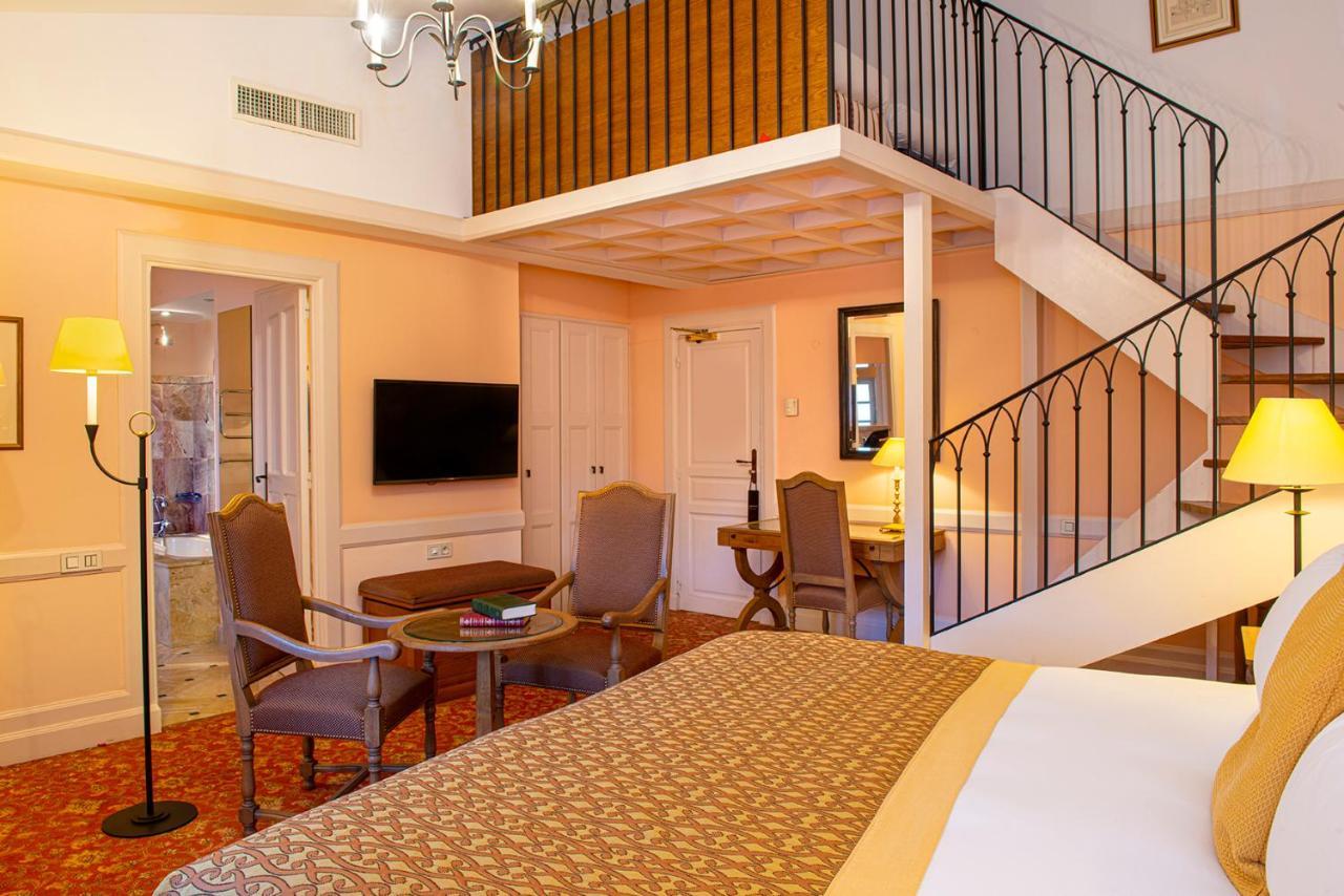 Hotel De La Cite Carcassonne - Mgallery Collection Kültér fotó A suite at the hotel