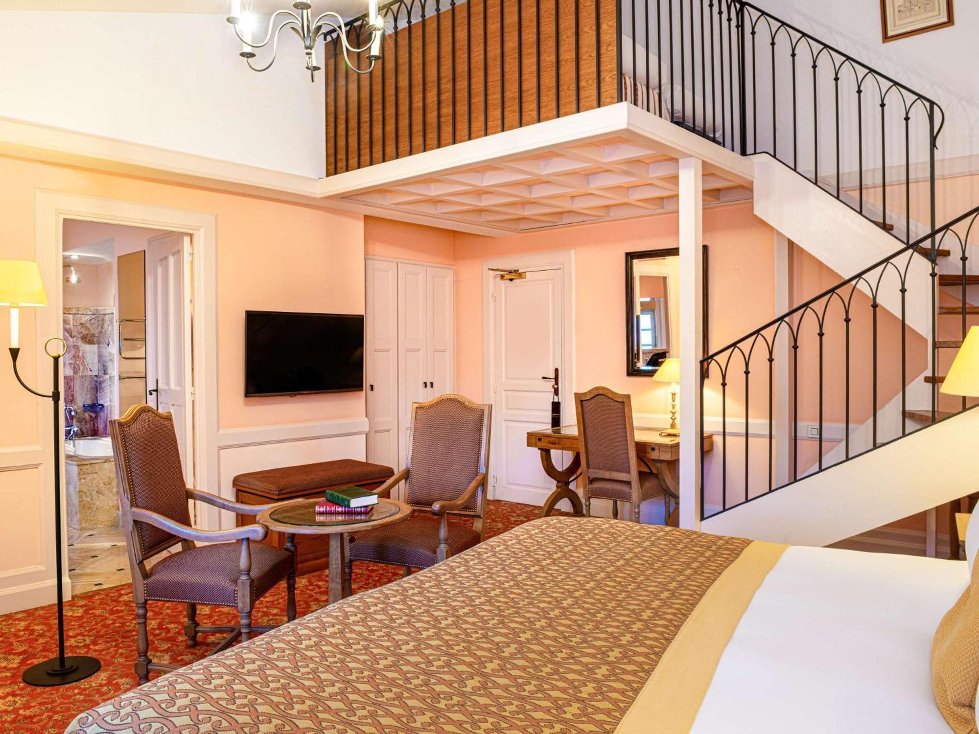 Hotel De La Cite Carcassonne - Mgallery Collection Kültér fotó A suite at the Hotel de Ville