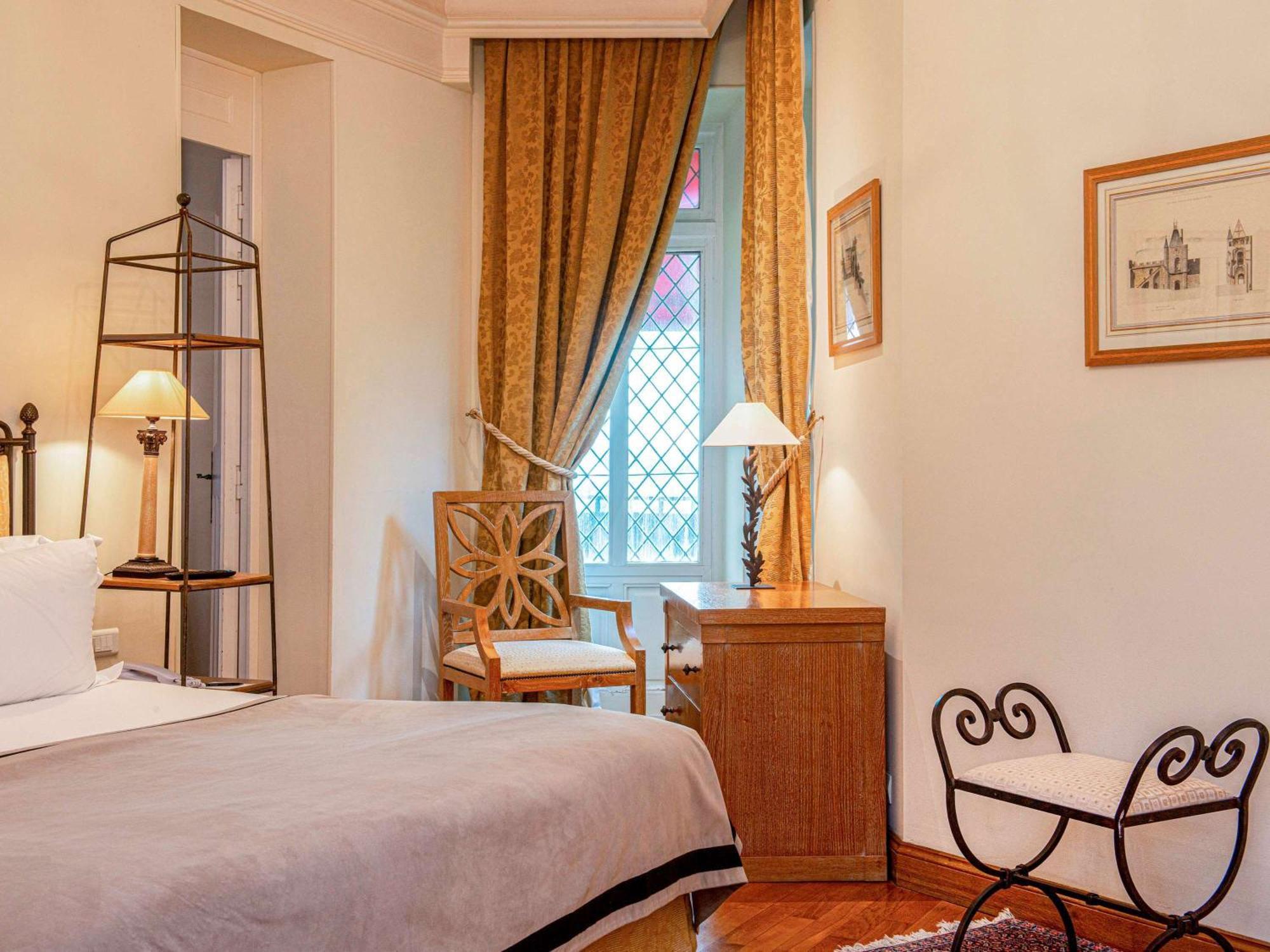 Hotel De La Cite Carcassonne - Mgallery Collection Kültér fotó A room at the hotel
