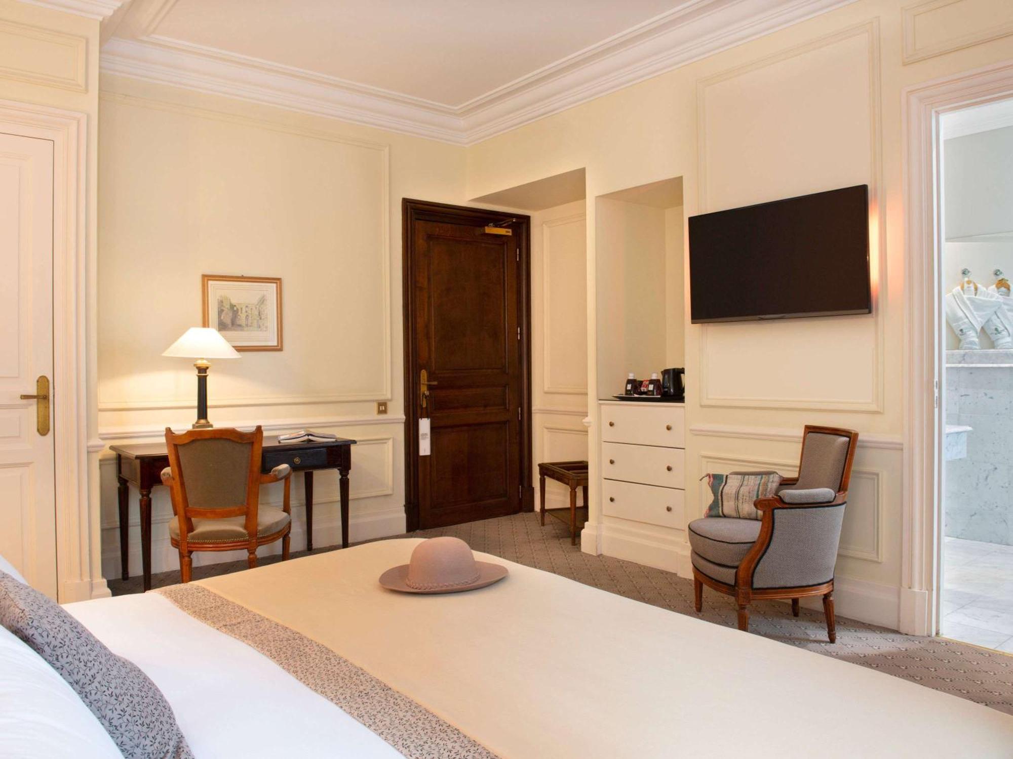Hotel De La Cite Carcassonne - Mgallery Collection Kültér fotó A room at the hotel